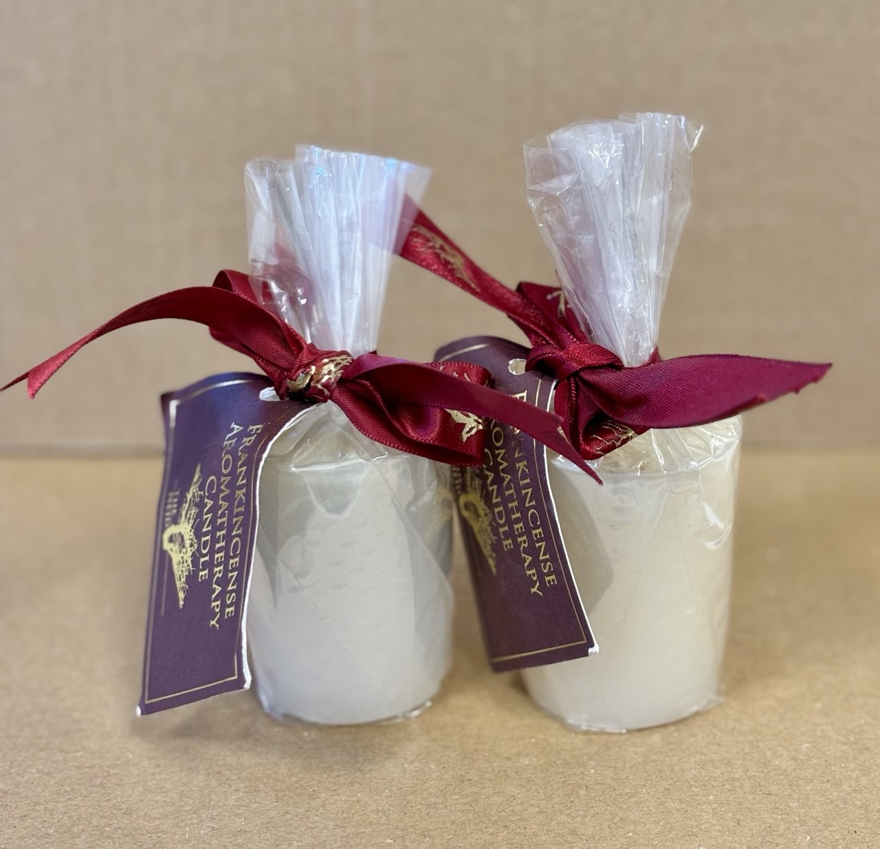 Kézműves, henger alakú gyertya 6 x 4 cm, valódi ománi tömjénnel és illóolajával